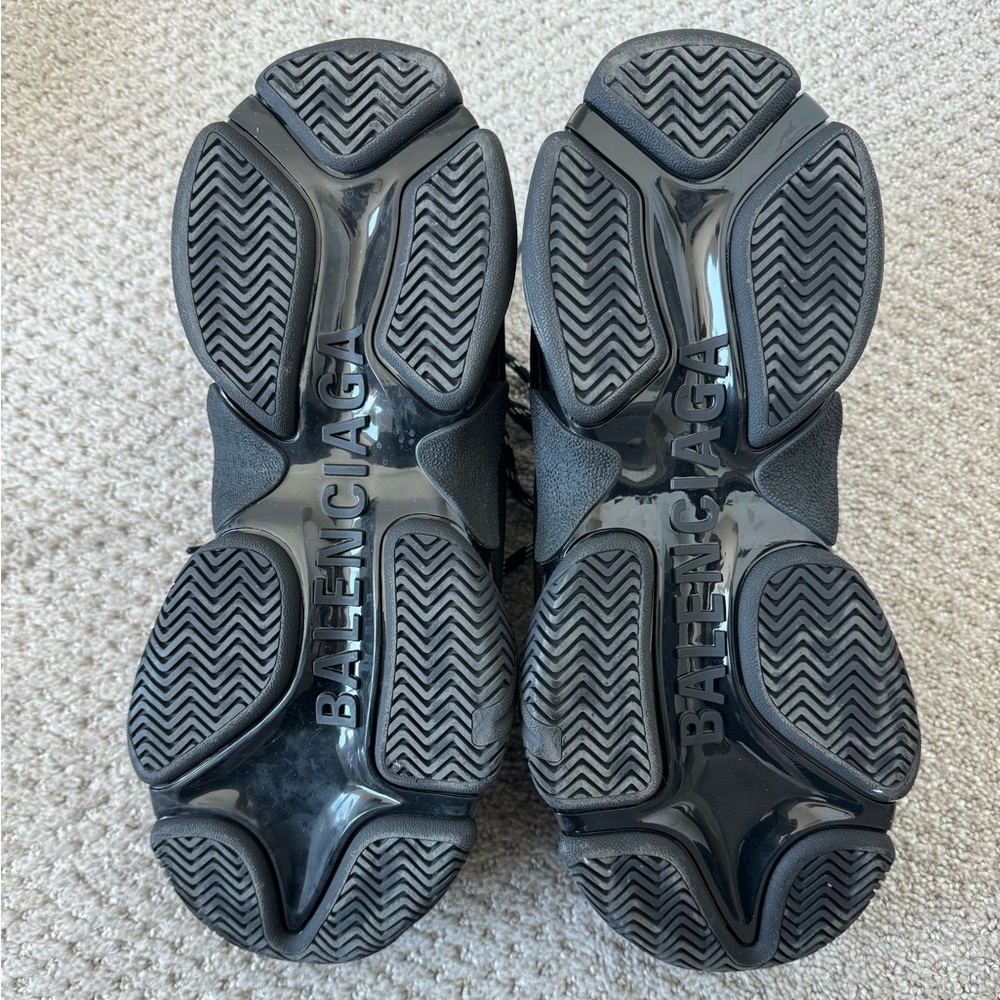 Great Condition Balenciaga Black Logo Triple S Sneakers - Picture 4 of 6
